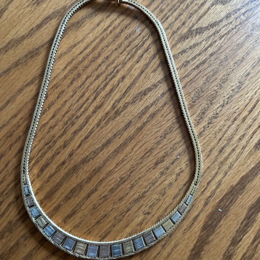 Woven necklace